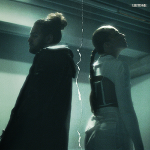 美女脱掉内裤让男人插射视频
